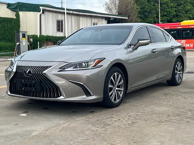 LEXUS  ES