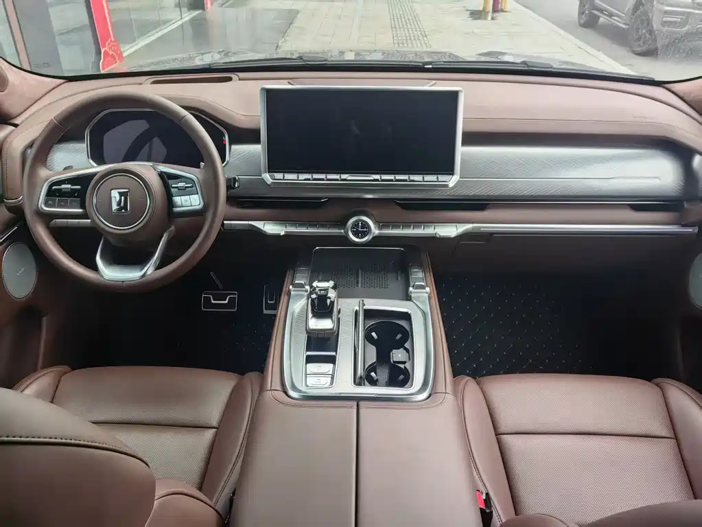 TANK TANK 700 NEW ENERGY