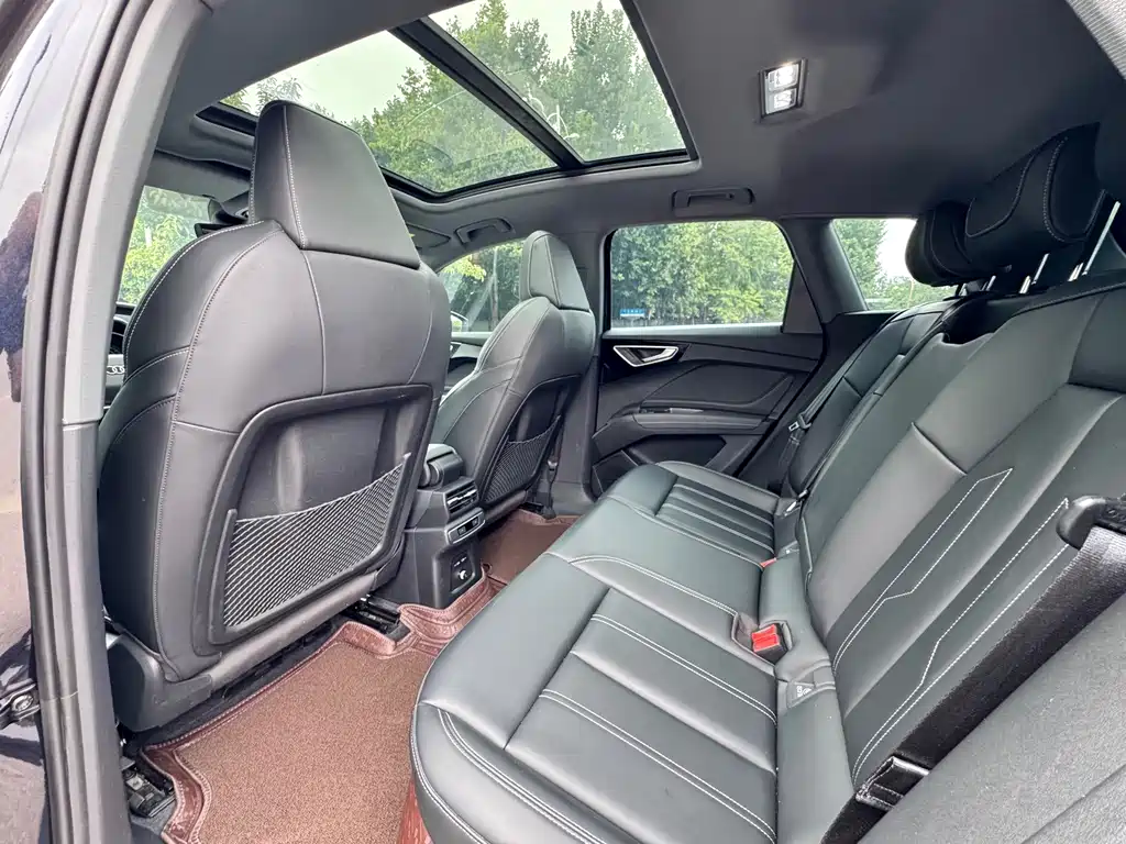 Audi Q4 e-tron — миниатюра 4