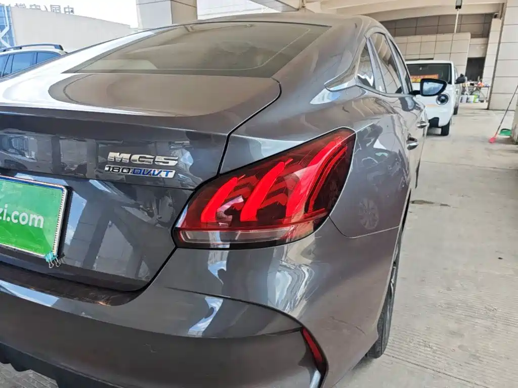 MG 5 2023 180DVVT CVT Luxury