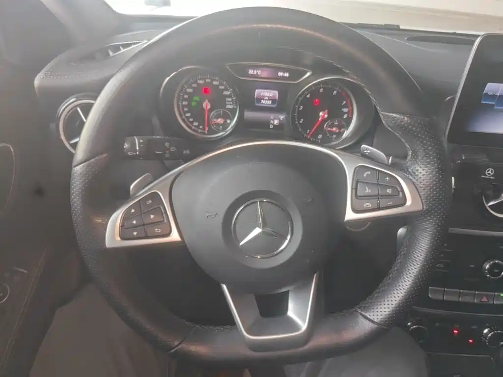 Mercedes-Benz GLA — миниатюра 11