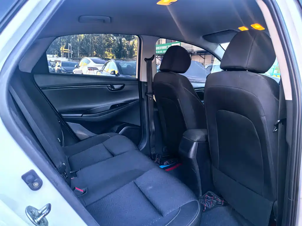 Hyundai Elantra — миниатюра 18
