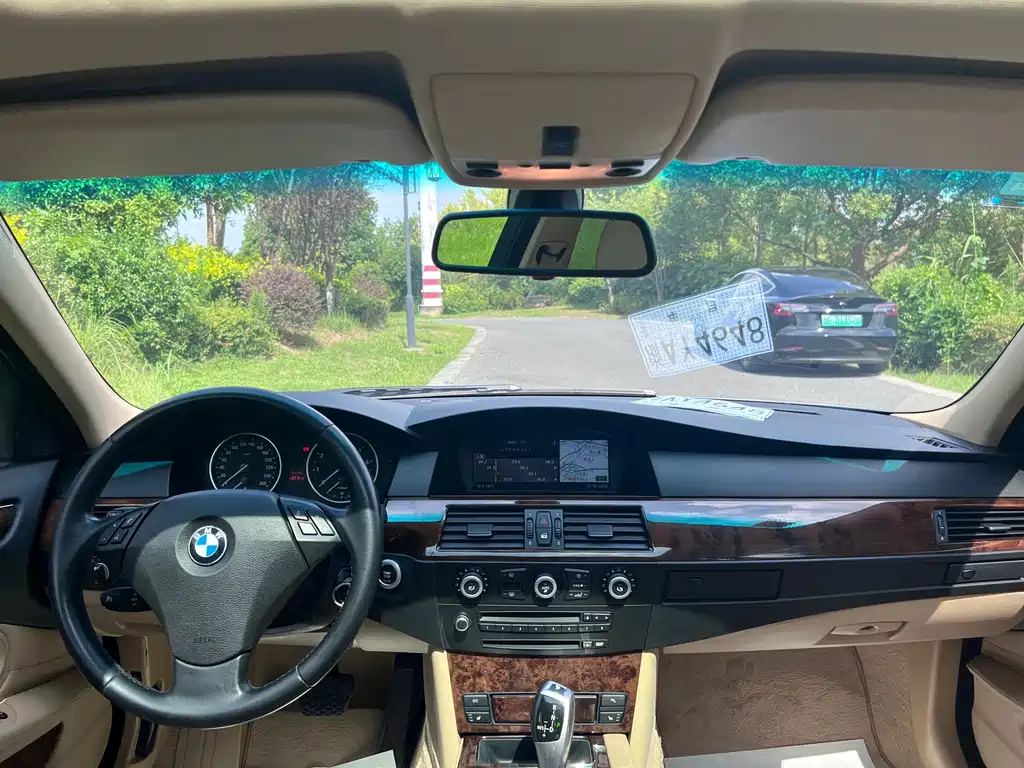 BMW 5 Series — миниатюра 12