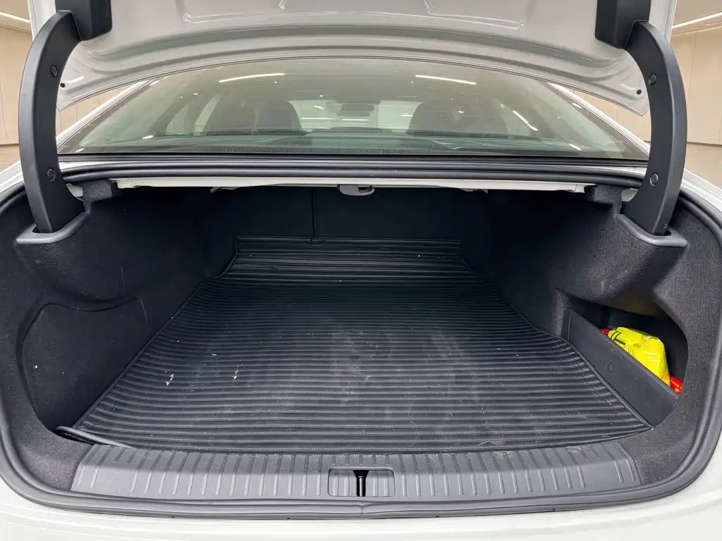 Volkswagen Passat PHEV — миниатюра 22