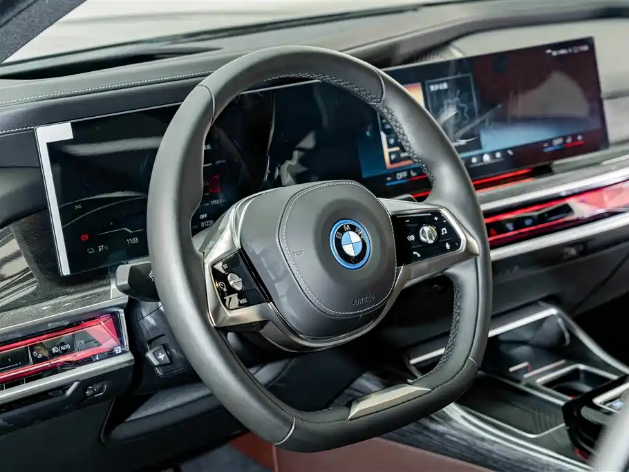 BMW i7 — миниатюра 12