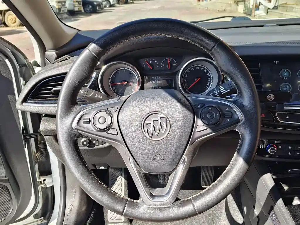 Buick Regal — миниатюра 6