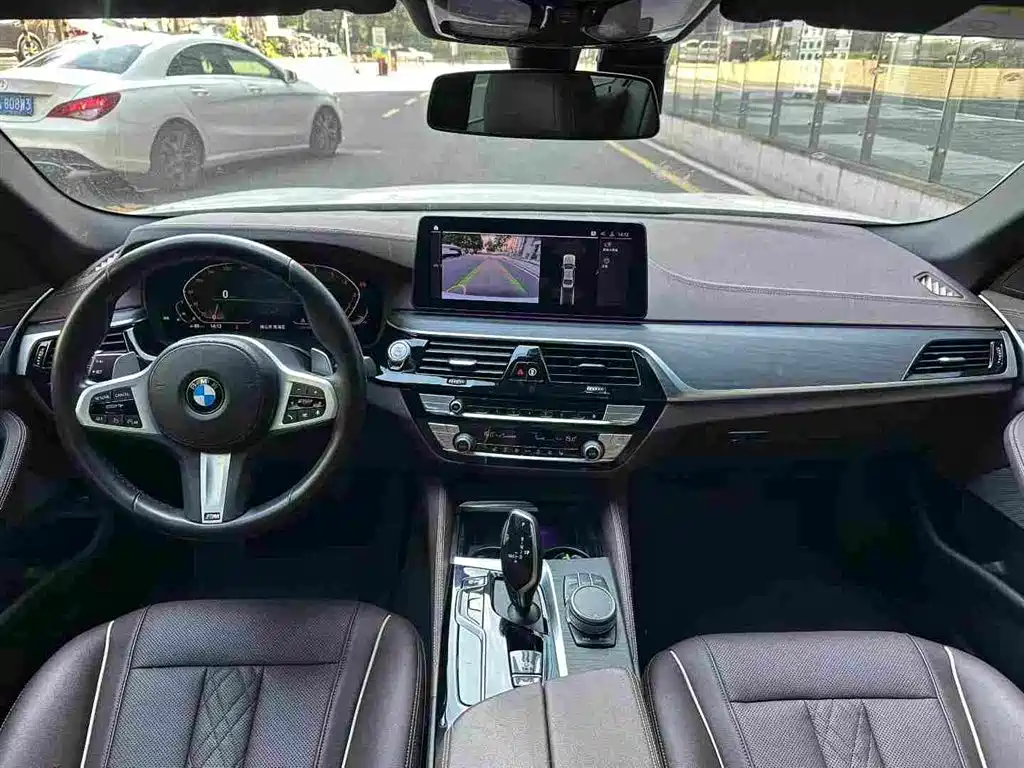 BMW 5 Series — миниатюра 7