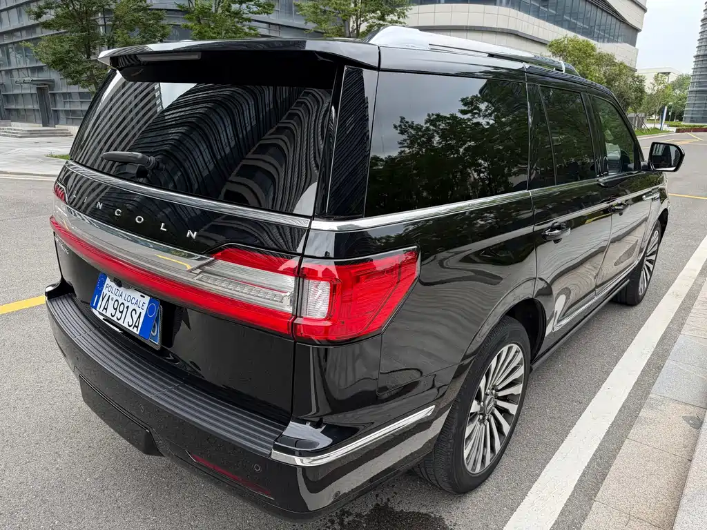 Lincoln Navigator — миниатюра 9