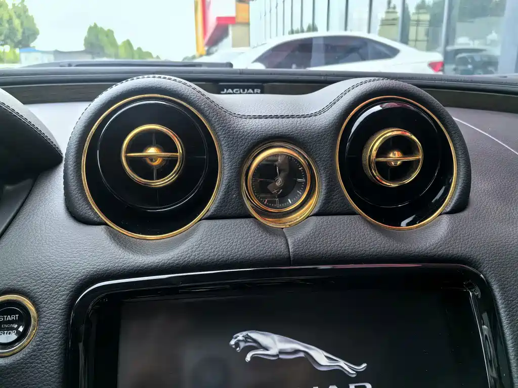 Jaguar XJ — миниатюра 9