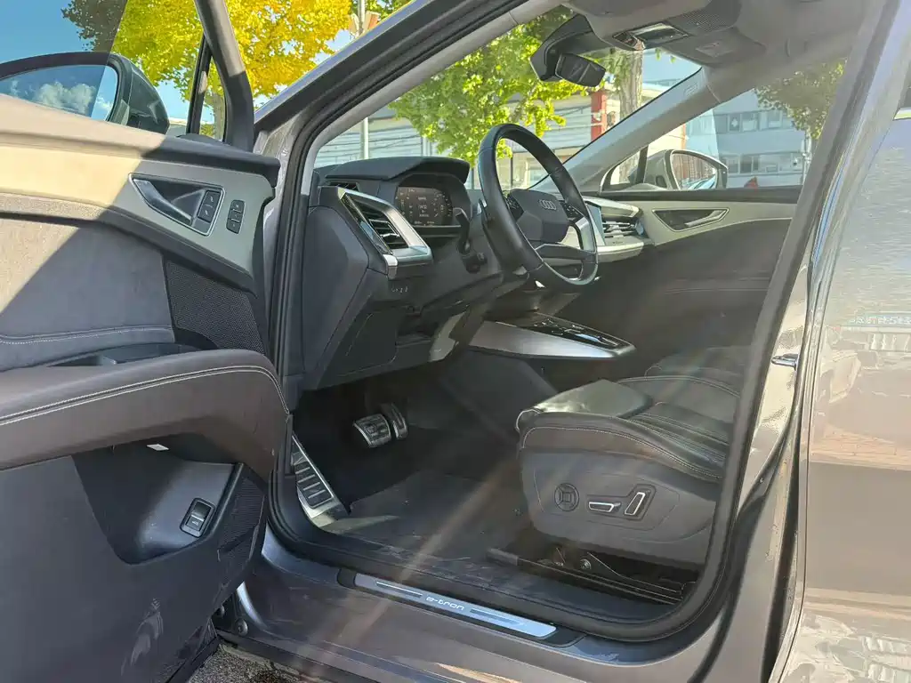 Audi Q5 e-tron — миниатюра 2