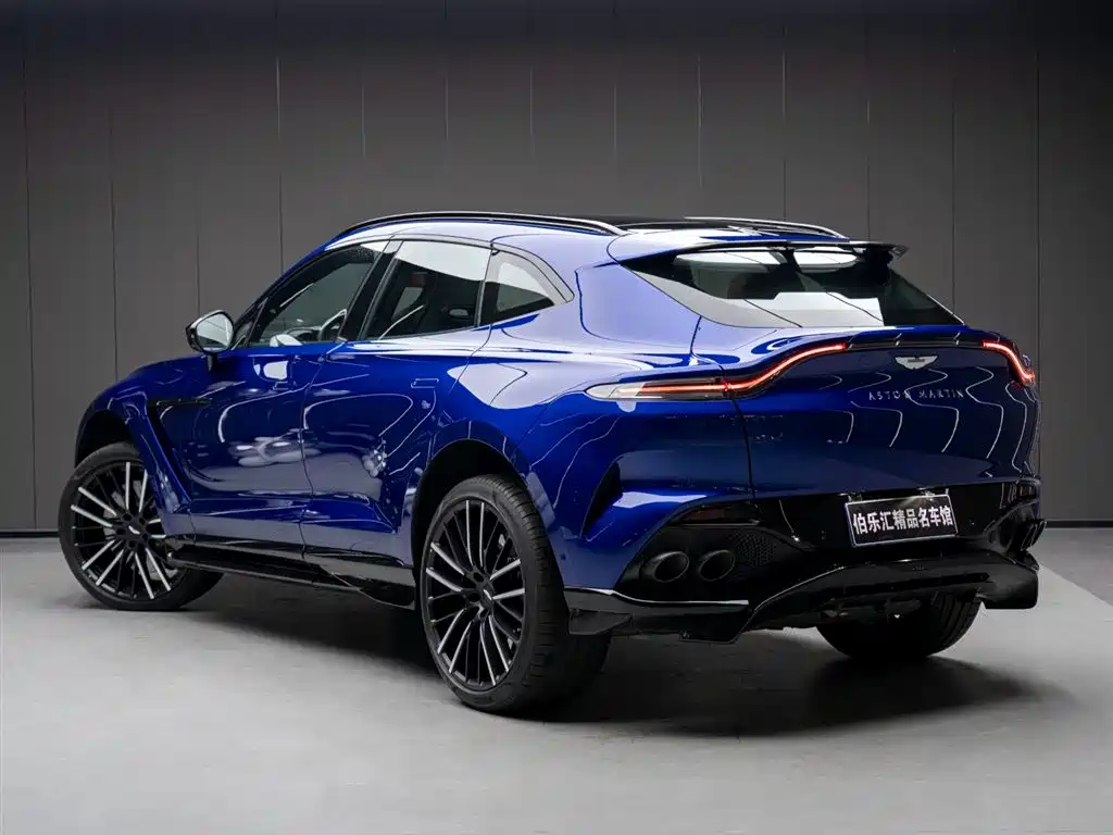 ASTON MARTIN DBX