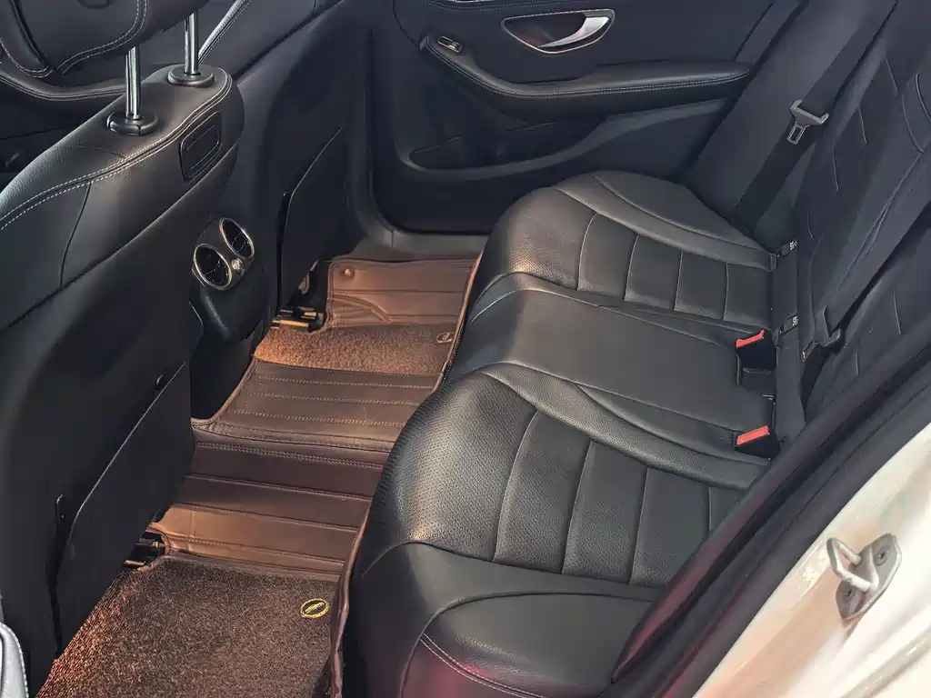 Mercedes-Benz C-Class — миниатюра 9