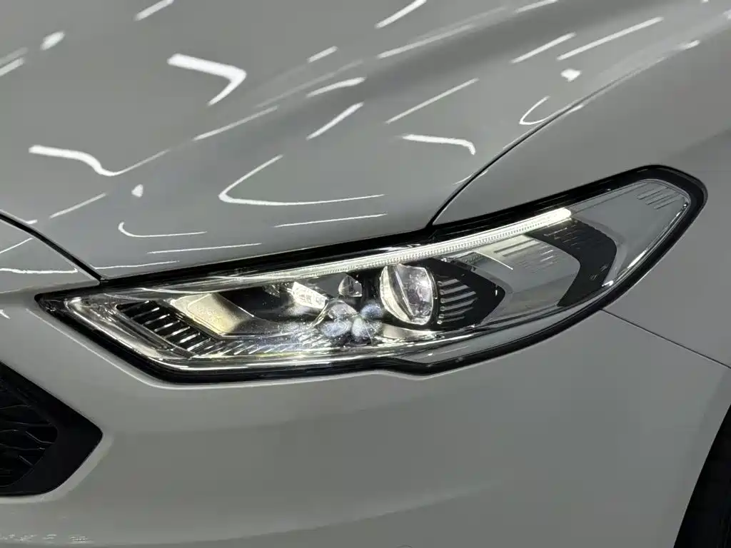 Ford Mondeo — миниатюра 24