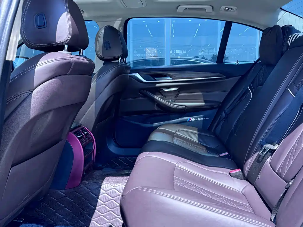 BMW 5 Series — миниатюра 11