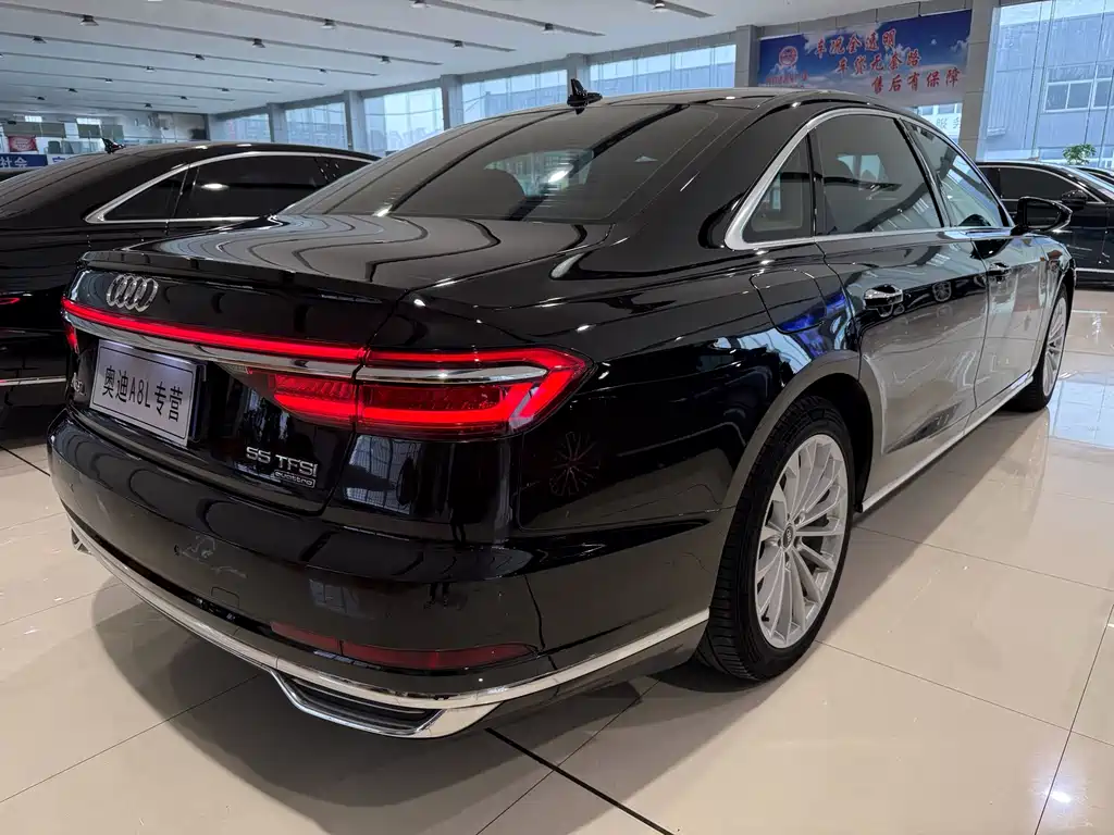 AUDI A8