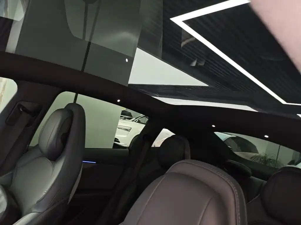 Tesla Model Y L — миниатюра 18