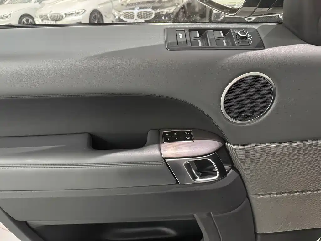 Land Rover Sport — миниатюра 11