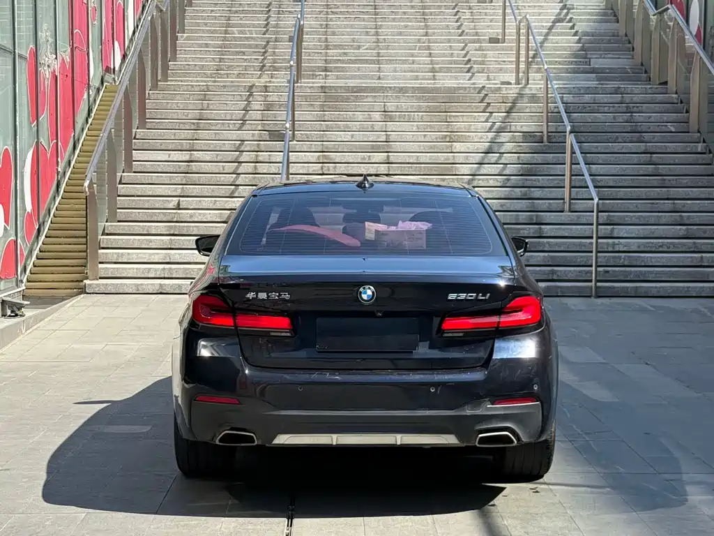 BMW 5 Series — миниатюра 13