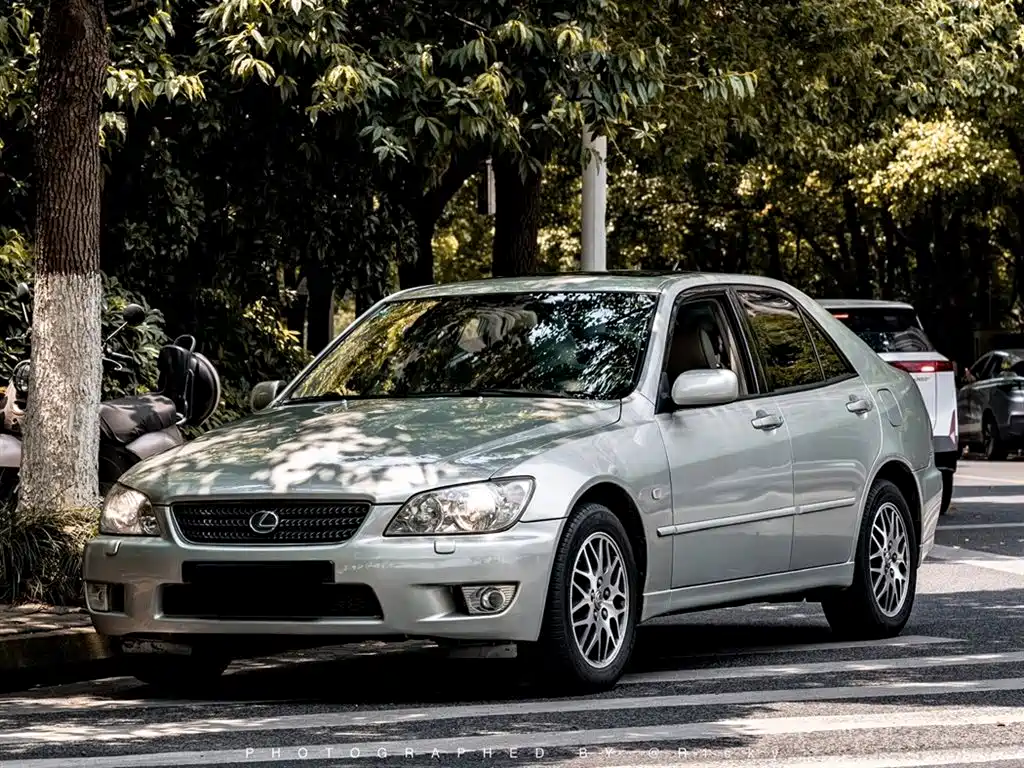 Купить Lexus IS