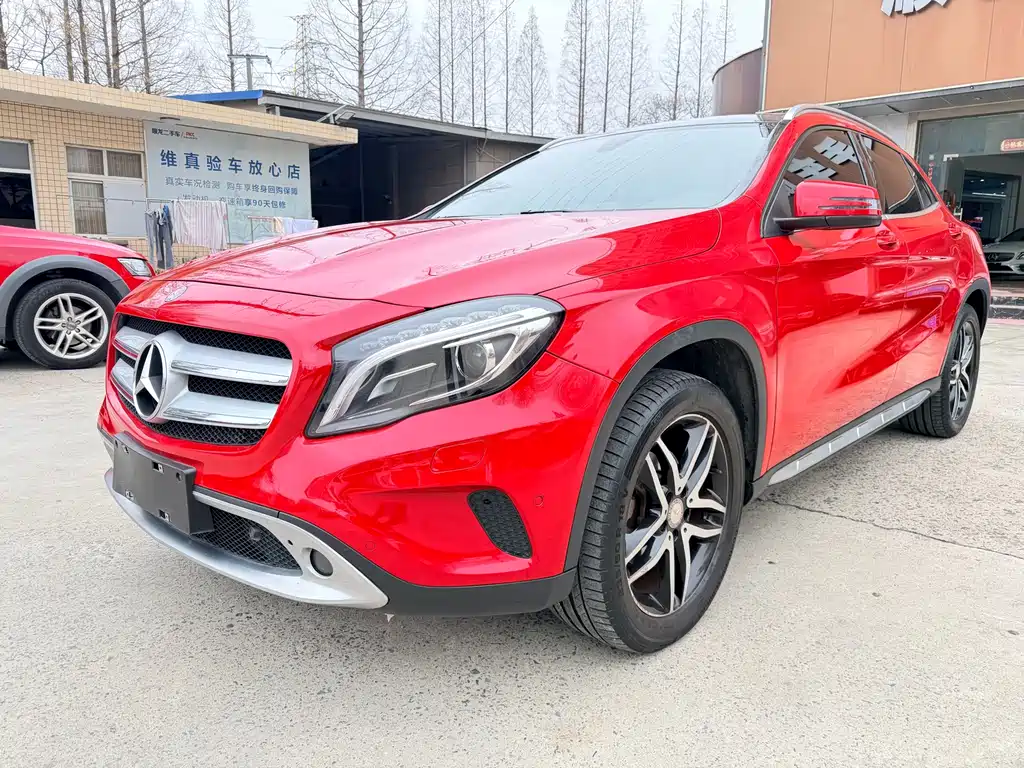 MERCEDES-BENZ GLA