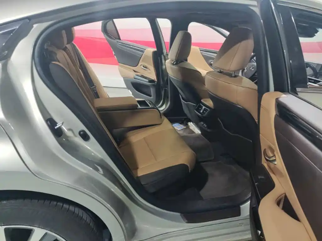 Lexus ES — миниатюра 11