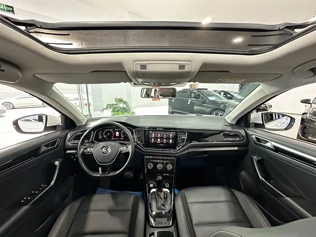 Volkswagen T-Roc — миниатюра 7