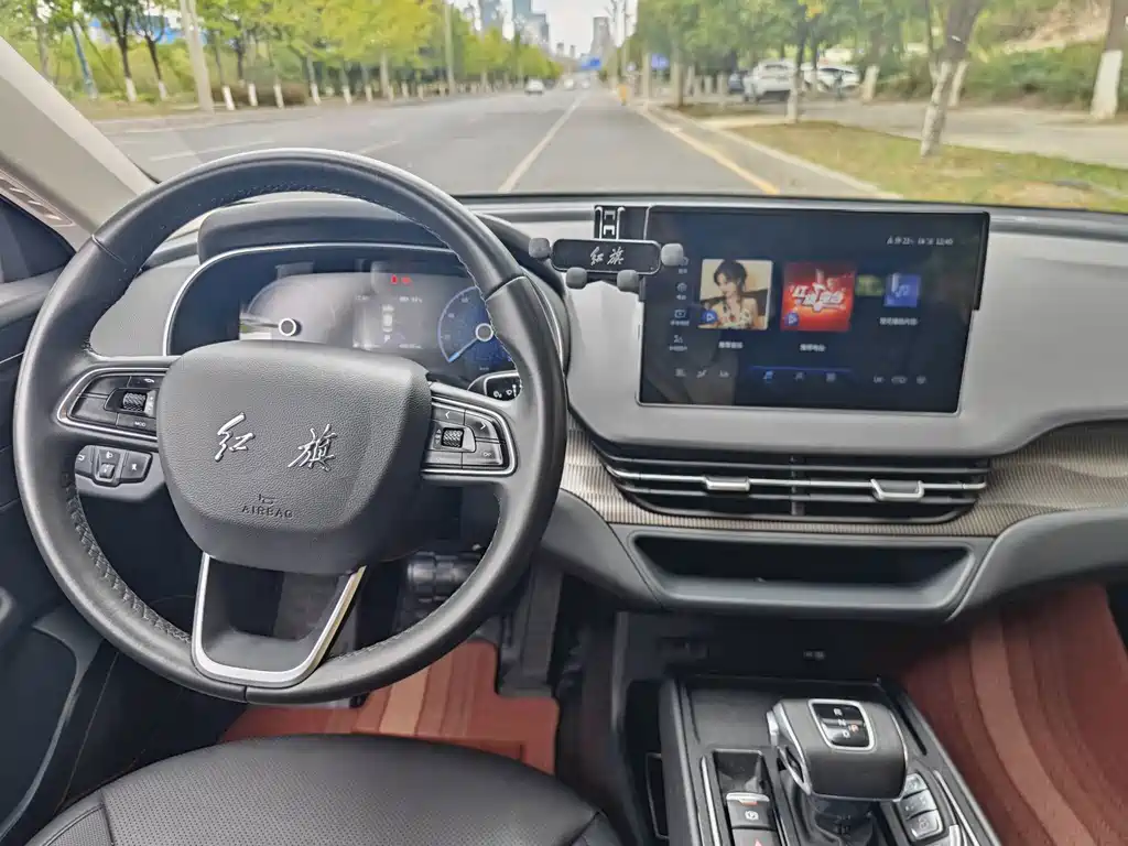 Hongqi Hongqi E-QM5 — миниатюра 10