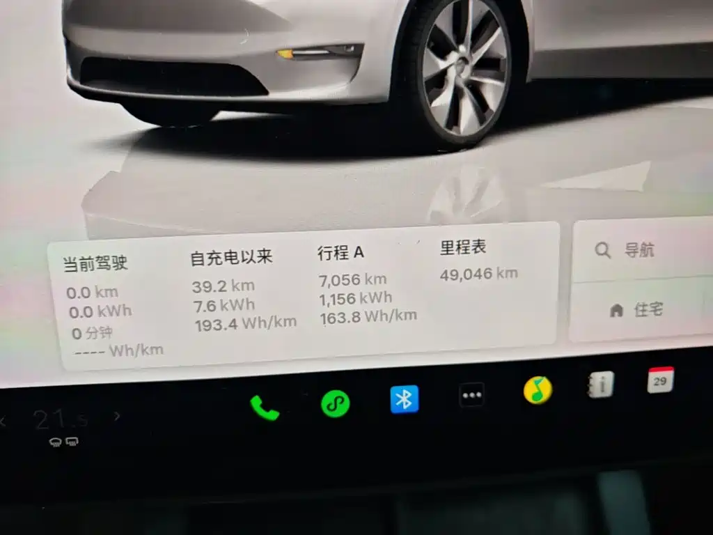 Tesla Model Y — миниатюра 12