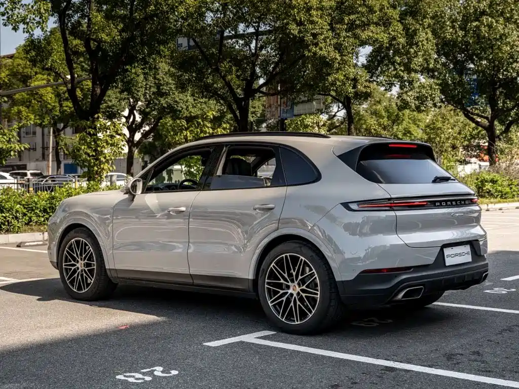 Porsche Cayenne — миниатюра 6