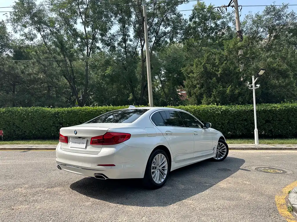 BMW 5 Series — миниатюра 4