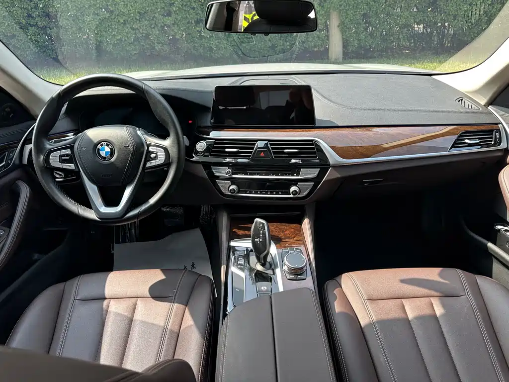 BMW 5 Series — миниатюра 10
