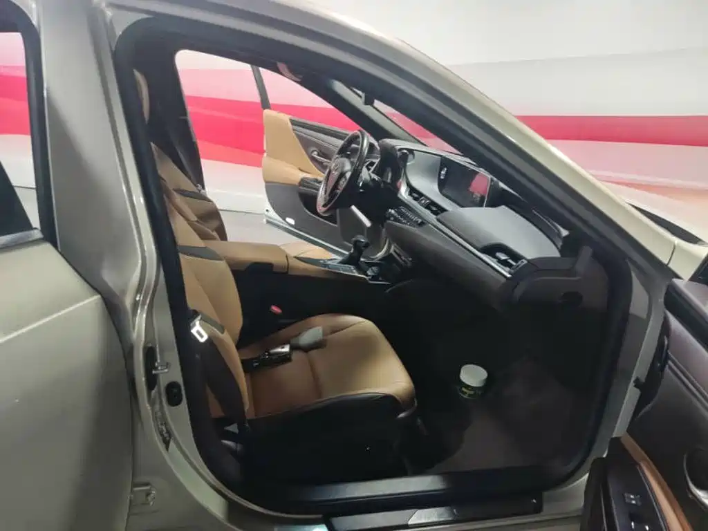 Lexus ES — миниатюра 12