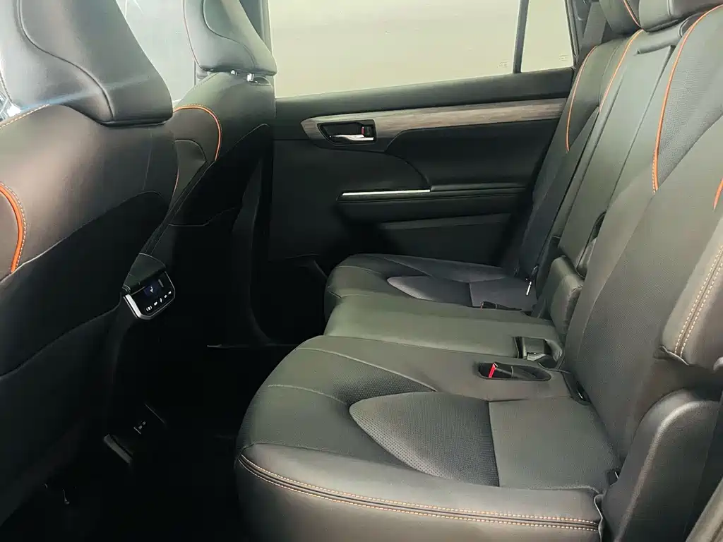 Toyota Crown Kluger — миниатюра 9