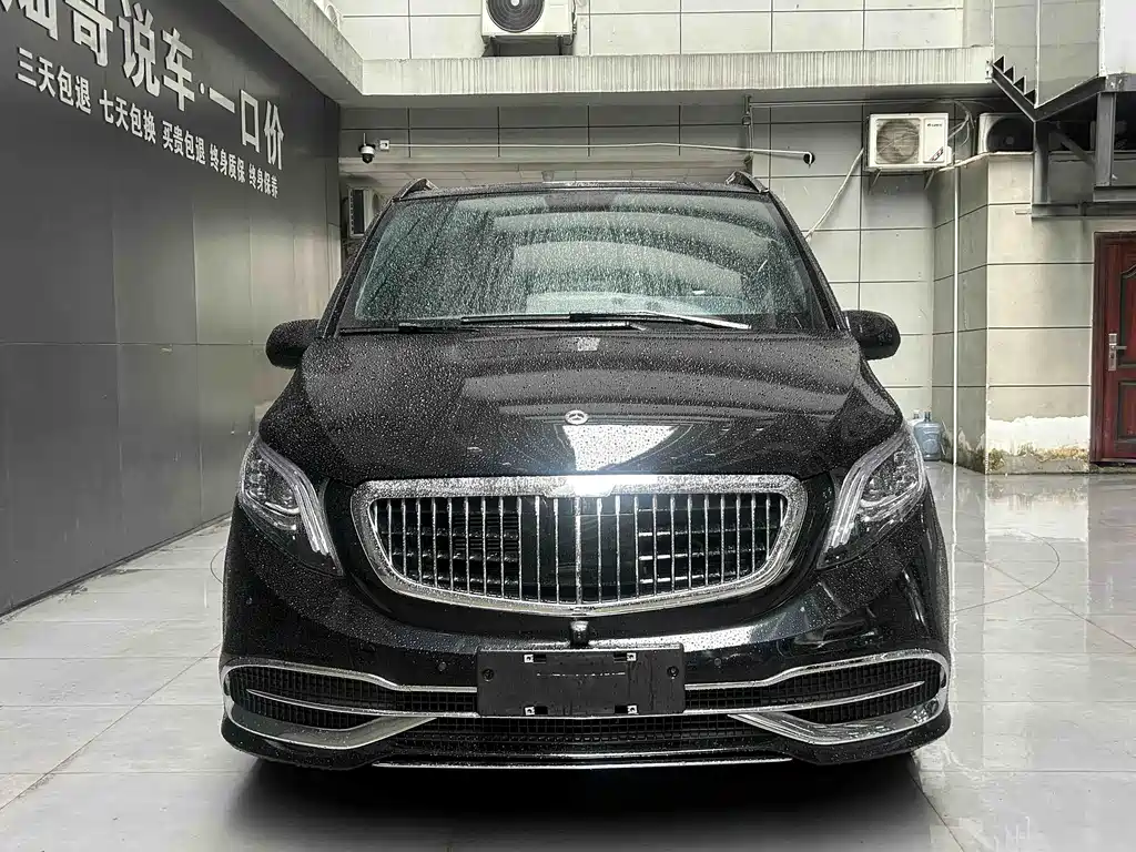 Mercedes-Benz Vito 2023 2.0T Elite 7 мест