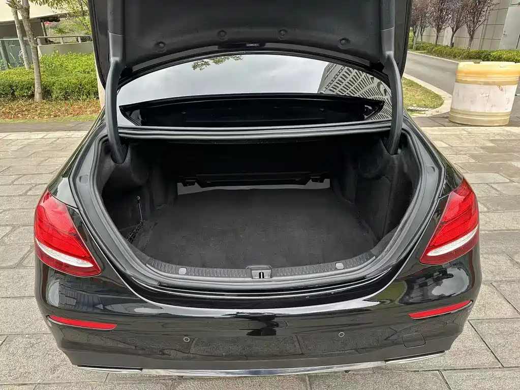 Mercedes-Benz E-Class — миниатюра 41