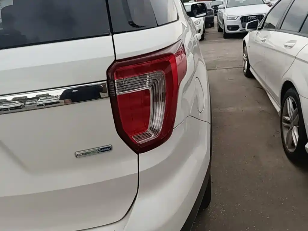 Ford Explorer (Import) — миниатюра 8
