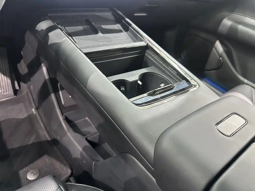 Lynk & Co 10 — миниатюра 13