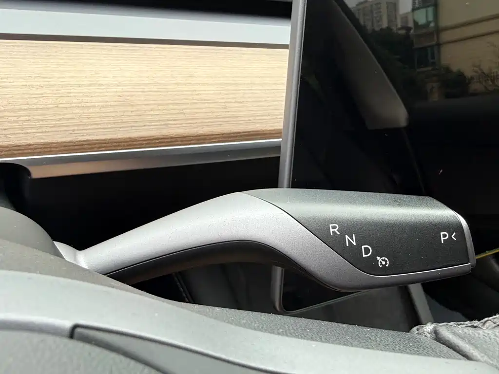 Tesla Model 3 — миниатюра 20