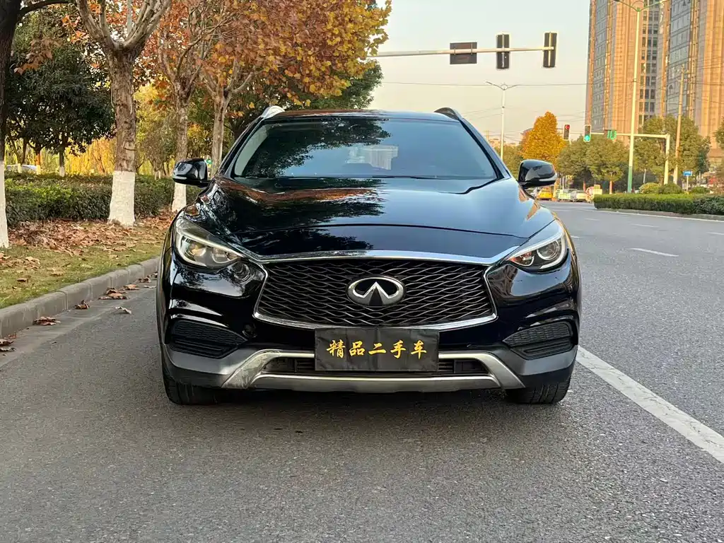 INFINITI QX30