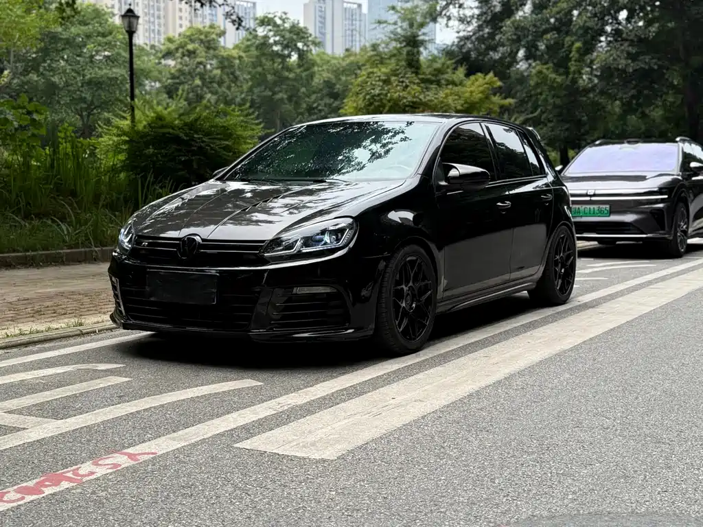 Купить Volkswagen Golf GTI