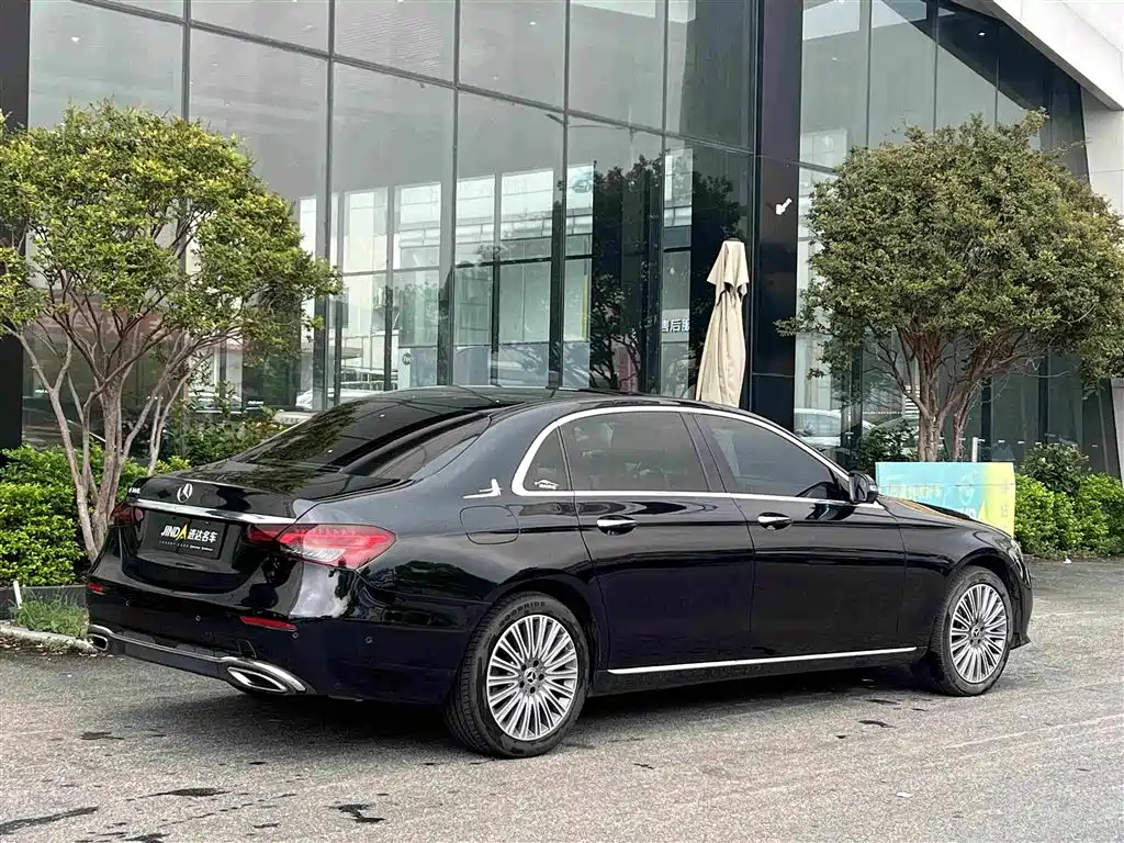 Mercedes-Benz E-Class — миниатюра 9