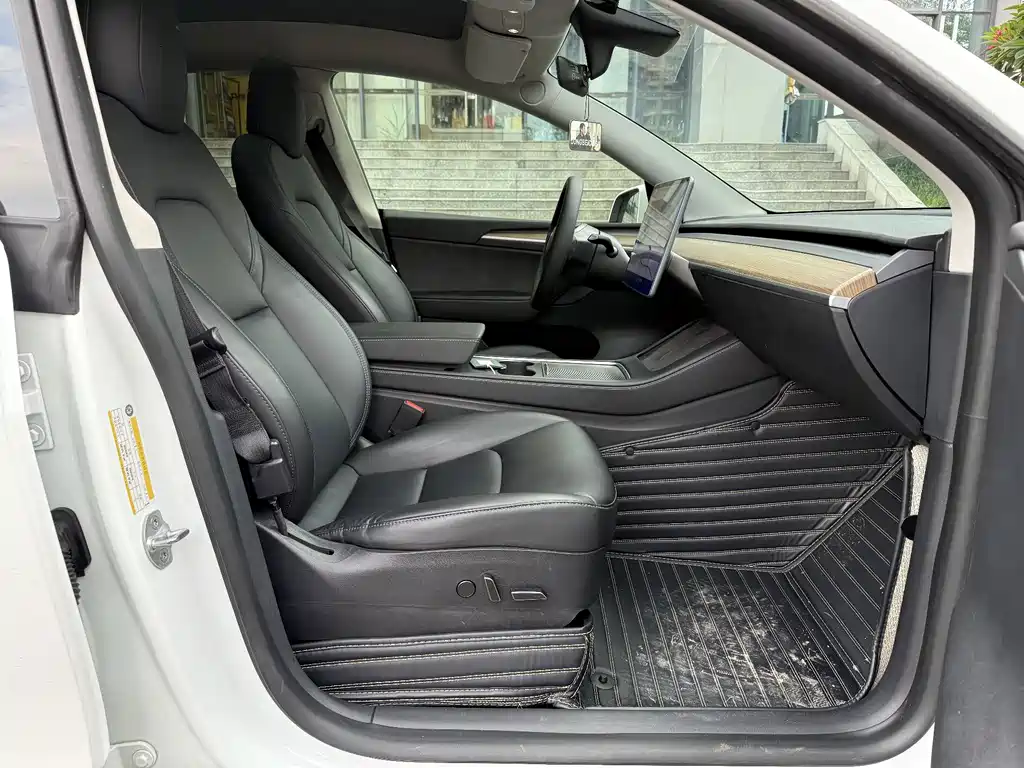 Tesla Model Y — миниатюра 14