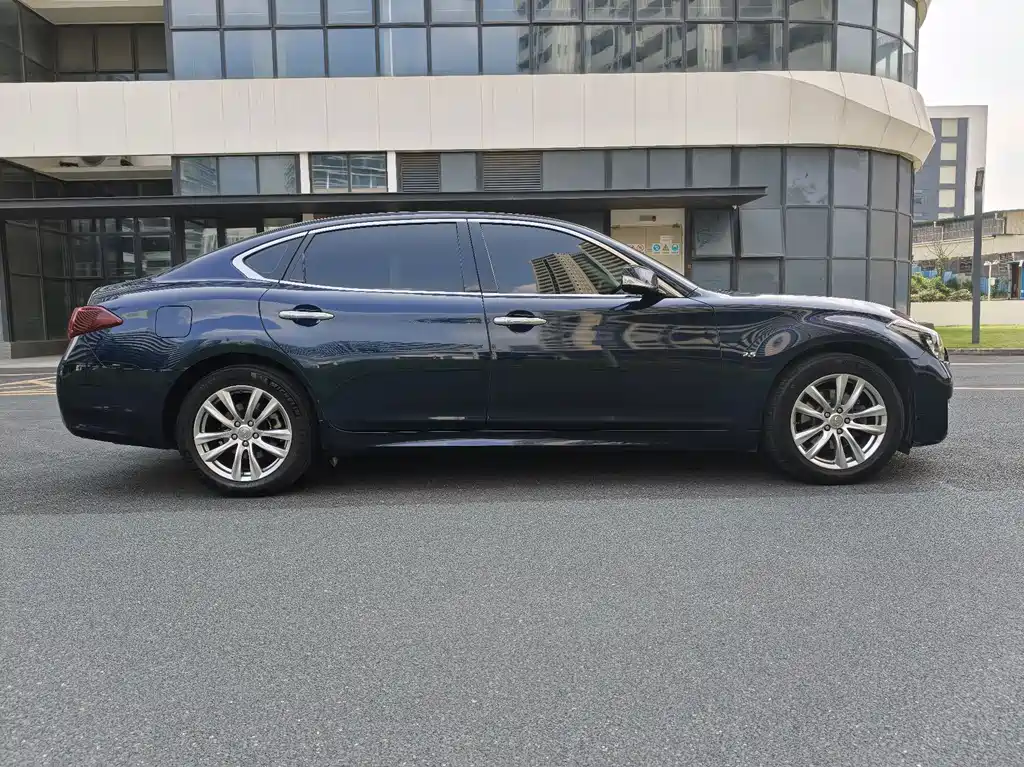 Infiniti Q70 — миниатюра 7