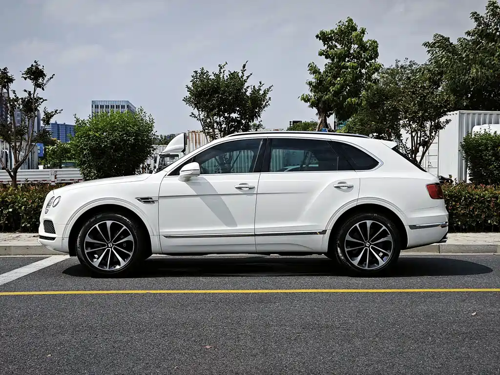 Bentley Bentayga — миниатюра 5