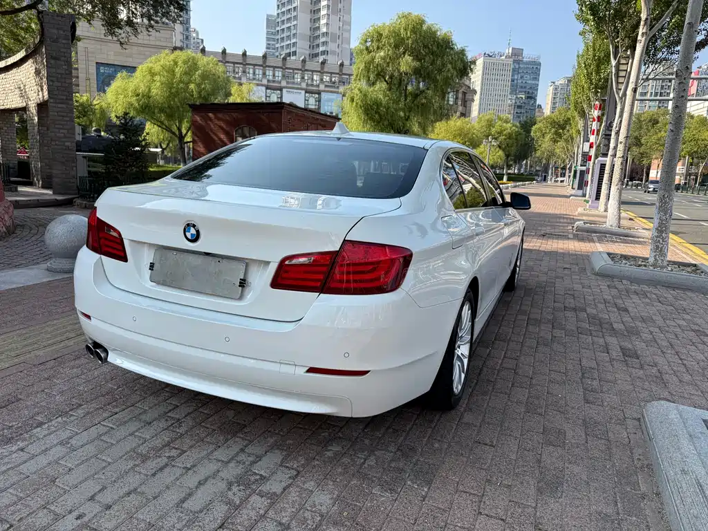BMW 5 Series — миниатюра 7