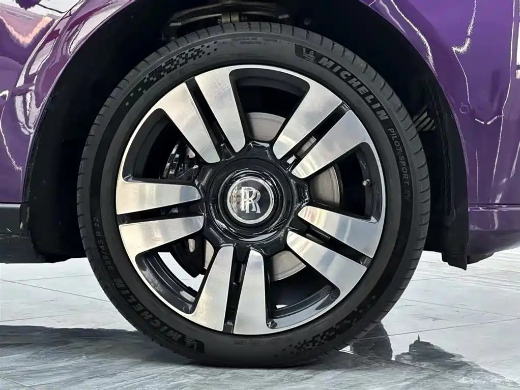 Rolls-Royce Cullinan 2018 мест