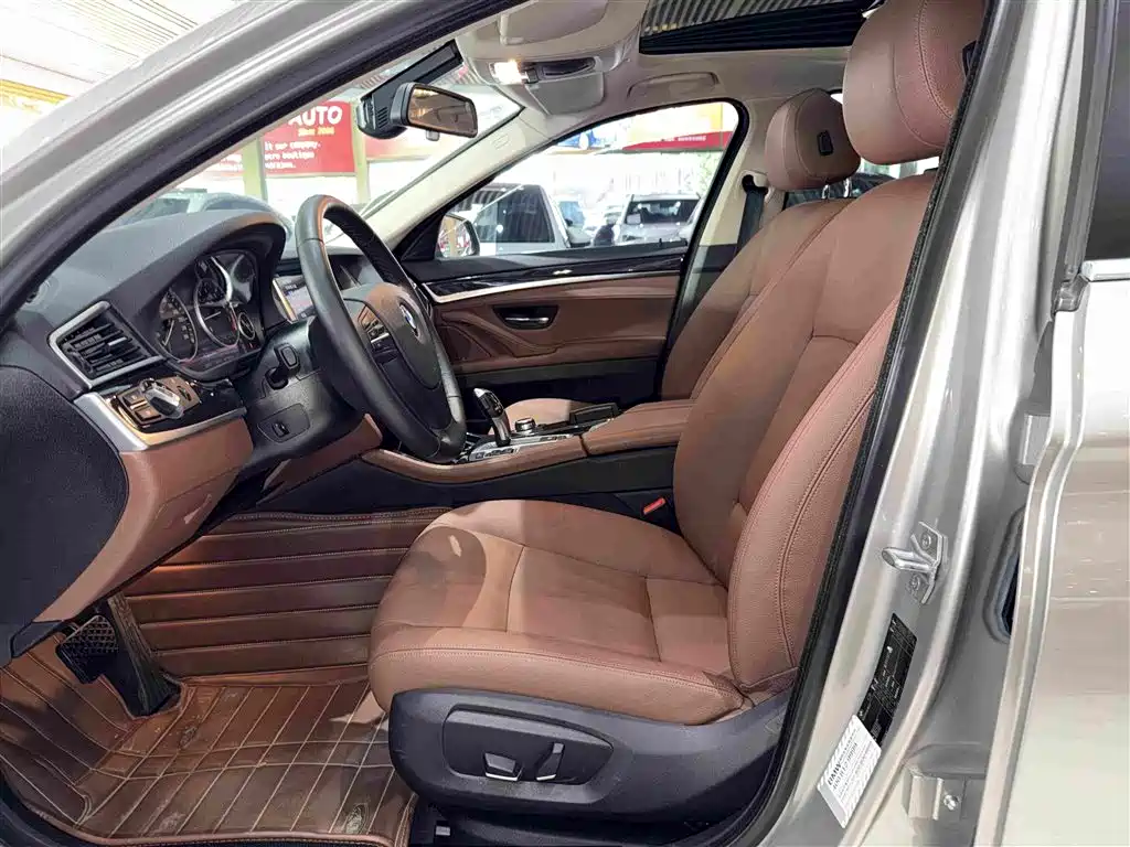 BMW 5 Series — миниатюра 10