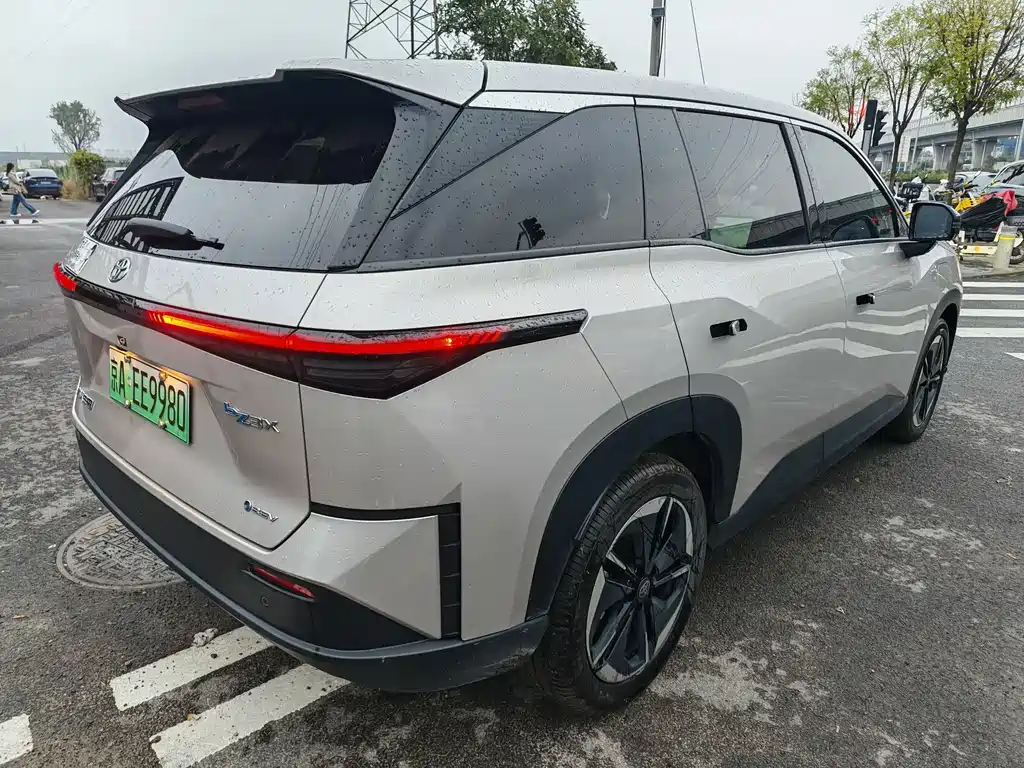 Toyota bZ3X — миниатюра 3