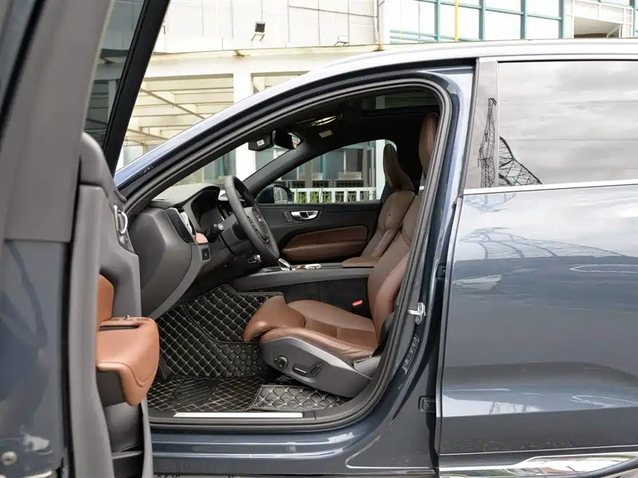 Volvo XC60 2024 B5 Luxury