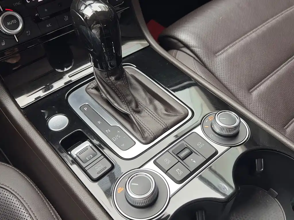 Volkswagen Touareg — миниатюра 8